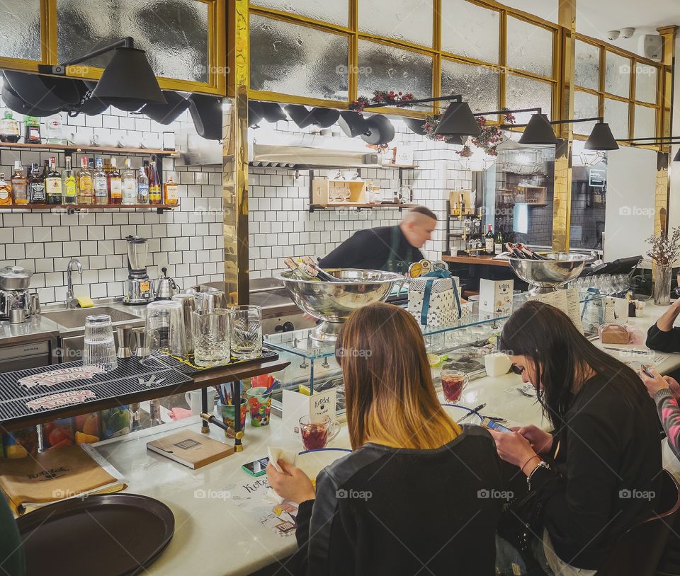 Women in cafe