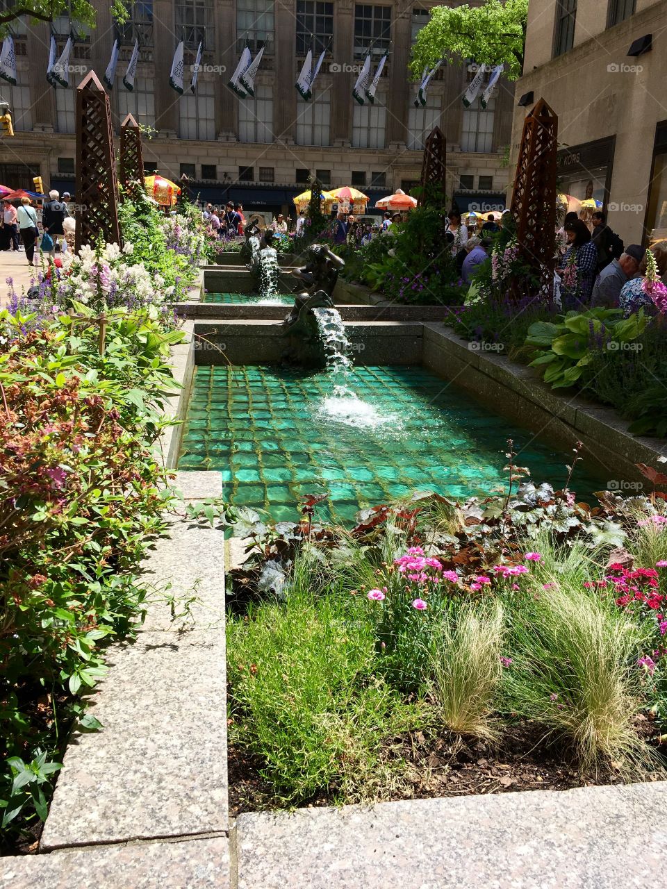 Fountain of Rockefeller center 