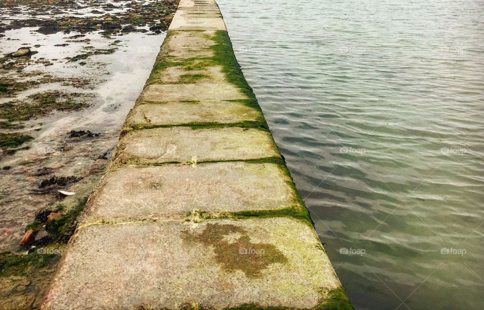 Sea wall 