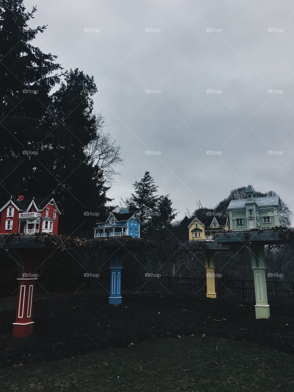 Tiny little houses in a wonderful garden on a gloomy day🌲