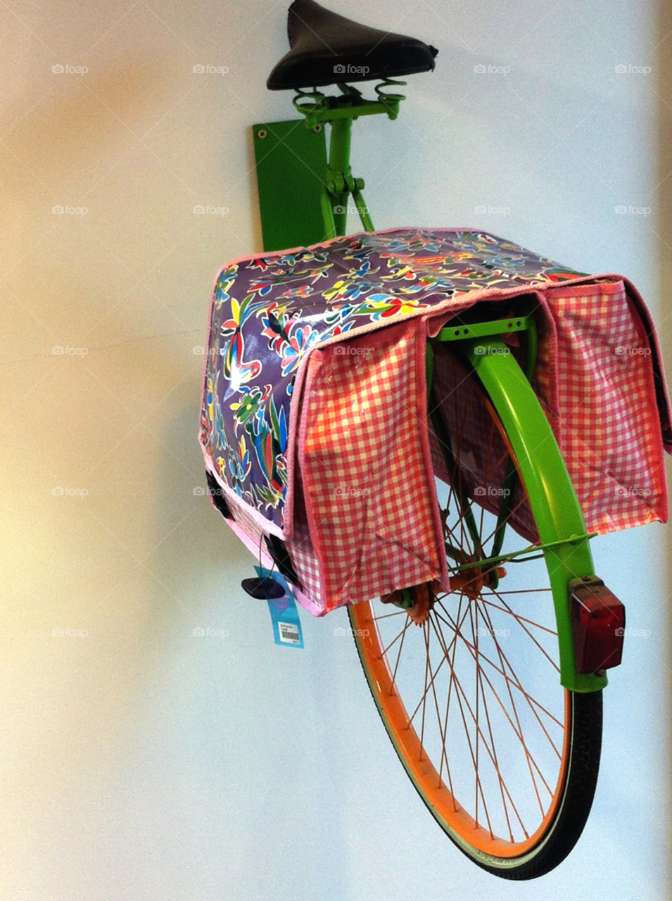 bicycle green light wall by Kamisaraki
