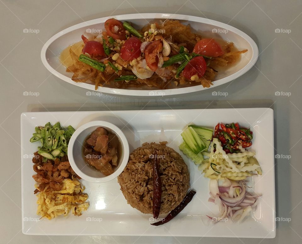 Khao Kluk Kapi (Thai fried rice with shrimp paste) & Som Tam (Papaya salad)