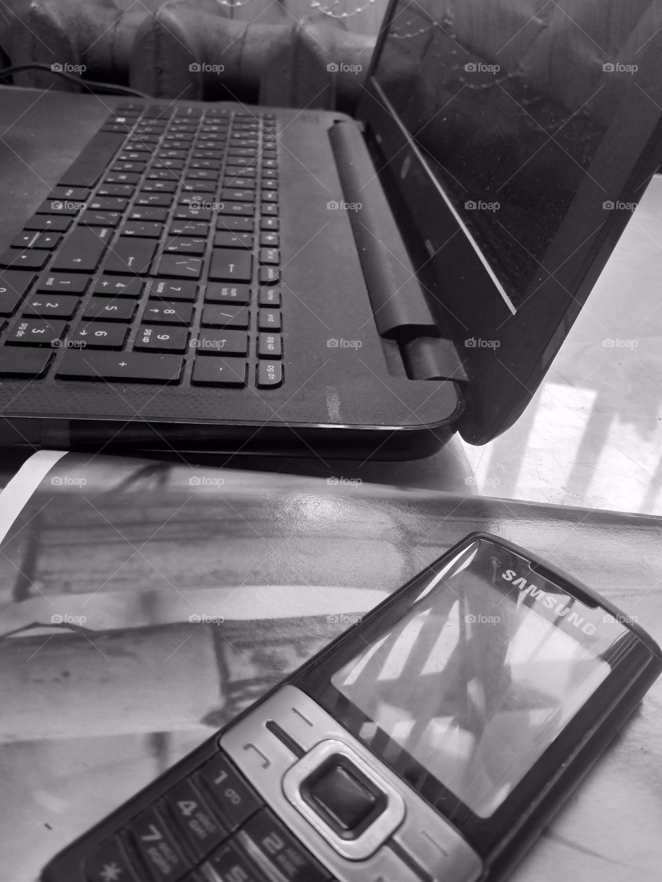 ноутбук, телефон,SAMSUNG, тетрадь.