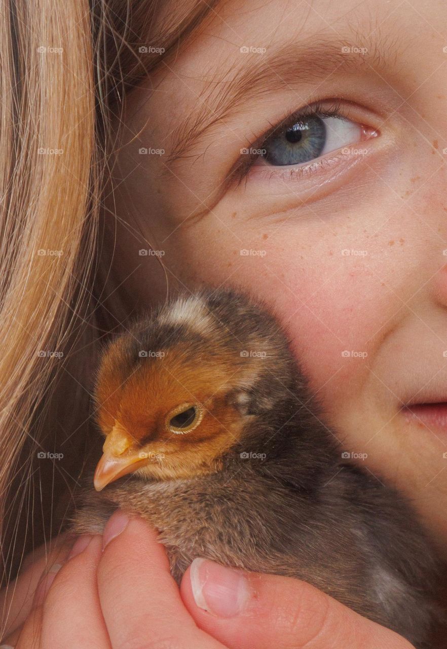 Bestzfriends 4 ever ❤️
A little chicken baby and a girl portrait .
Its springtime  ,finaly and the winter its gone for now