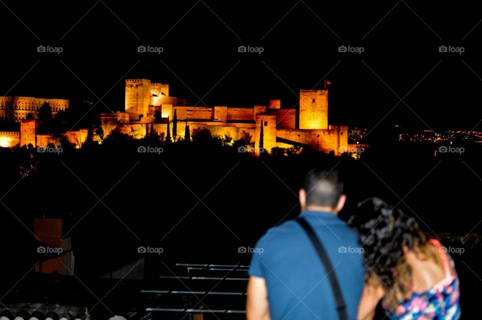 Couples looking at the Alhambra
