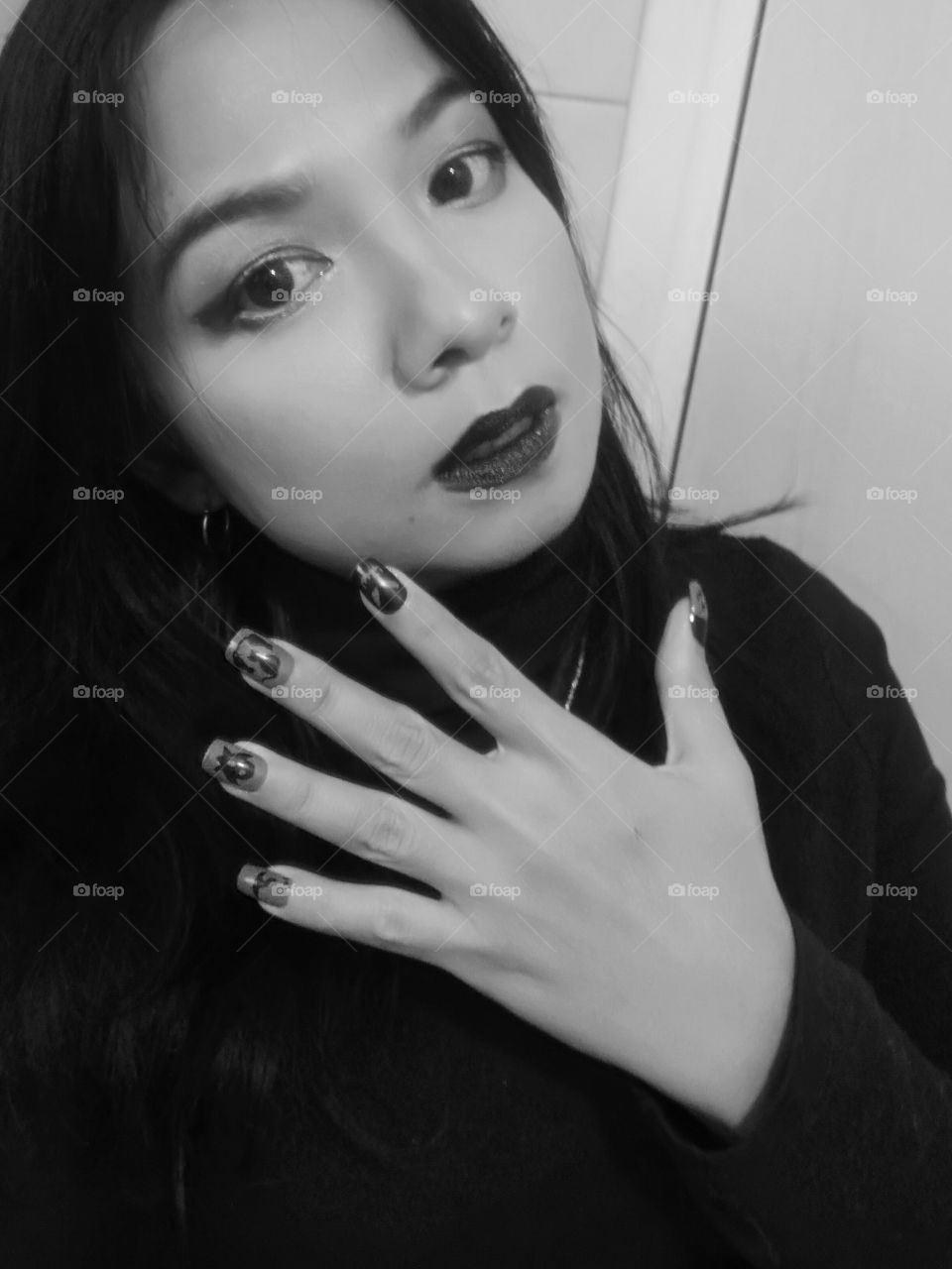 Selfie lady photo black and white