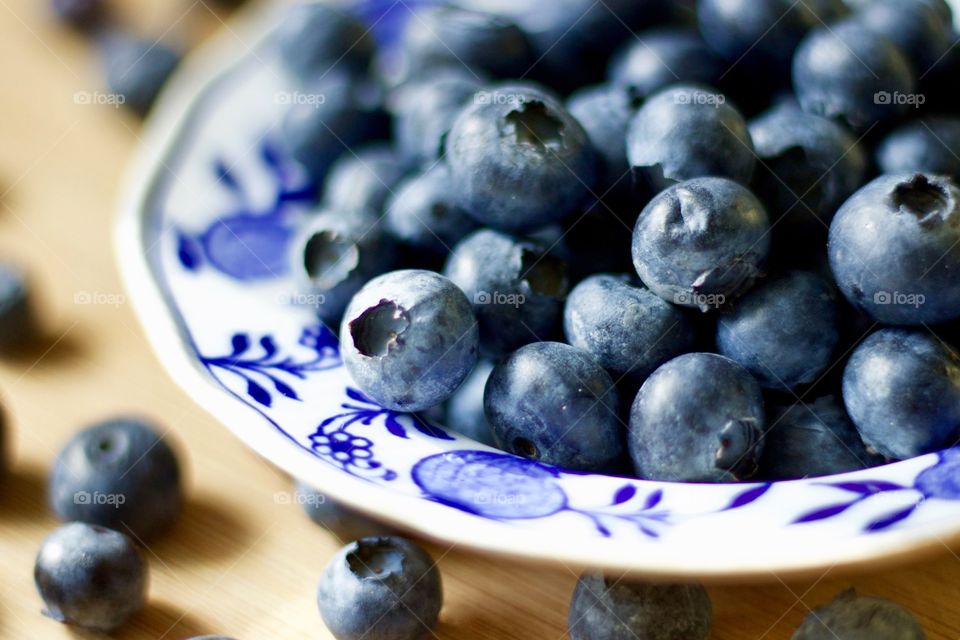 Fruits! - Blueberries in a vintage delft blue bowl on bamboo in natural light