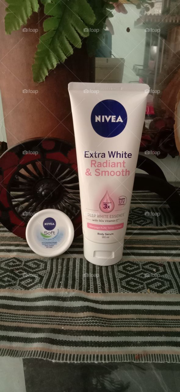 Nivea extra white Radiant & smooth