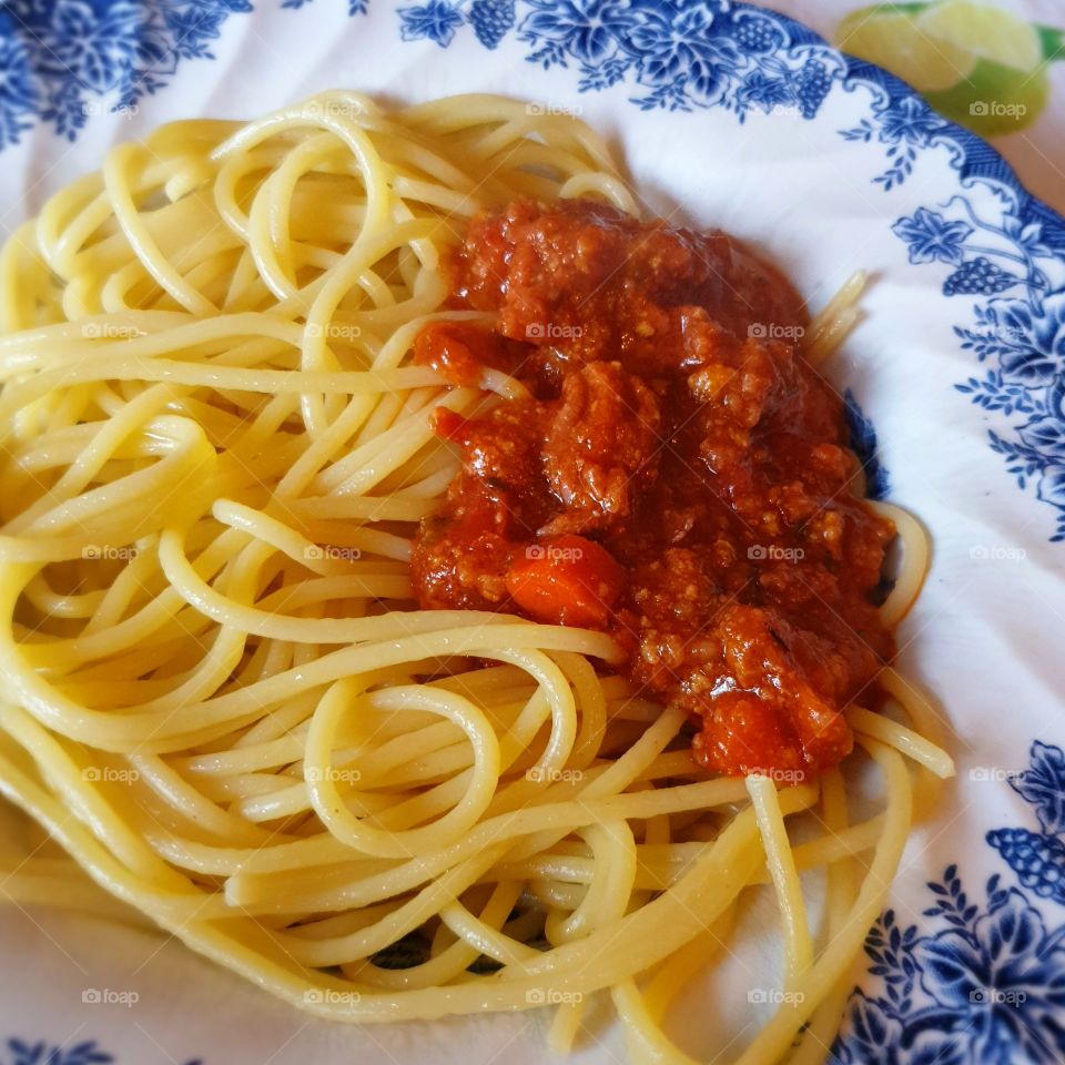 Spaghetti with a sauce Bolognese.