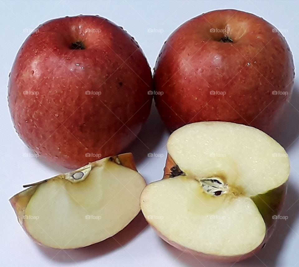Red apple with its slices.