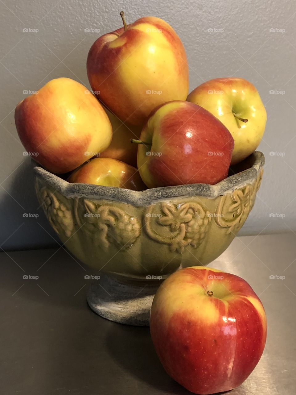 Bowl of apples