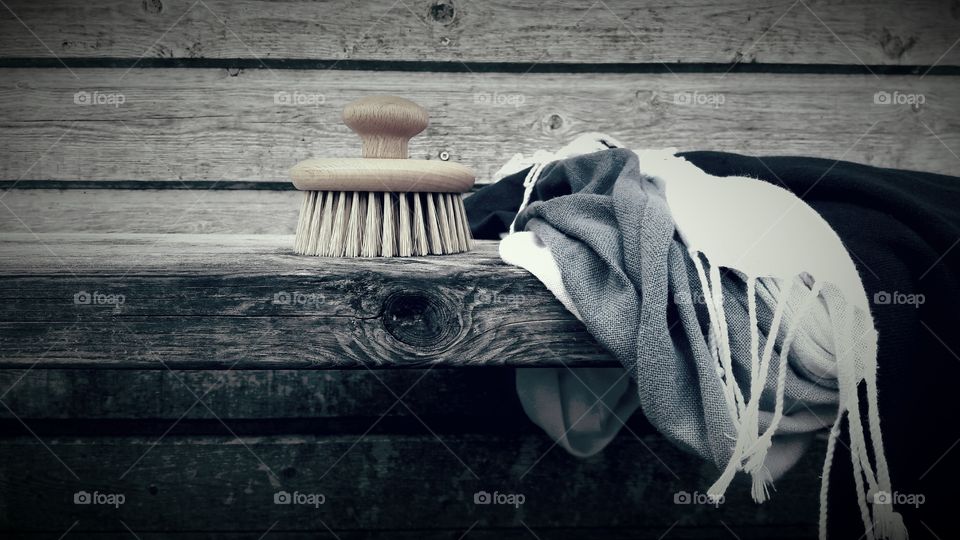 Dry brushing before a plunge into the sea