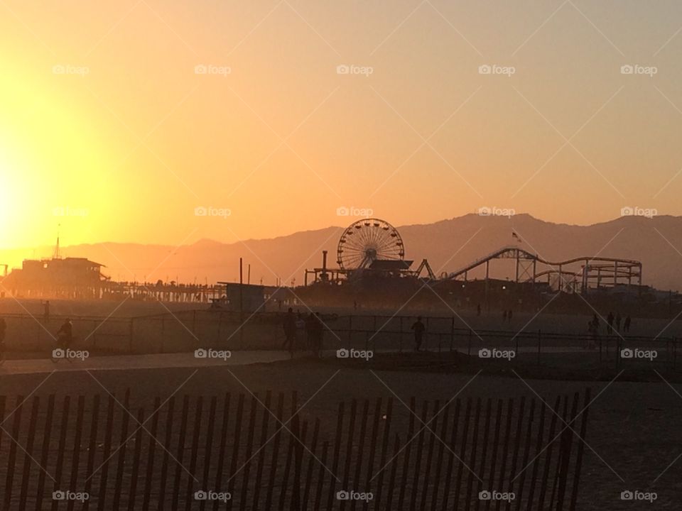 Santa Monica sunset . Sunset in SoCal 