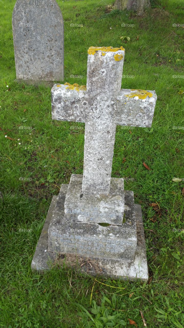 English cemetery
100 + years old graves
Some people think graveyard and cemetery mean the same, but, if we want to be a little nitpicky, we should say that graveyard is a type of cemetery, but a cemetery is usually not a graveyard. To understand the difference, we need a little bit of history.
From about the 7th century, the process of burial was firmly in the hands of the Church (meaning the organization), and burying the dead was only allowed on the lands near a church (now referring to the building), the so-called churchyard. The part of the churchyard used for burial is called graveyard, an example of which you can see in the picture.
As the population of Europe started to grow, the capacity of graveyards was no longer sufficient (the population of modern Europe is almost 40 times higher than it was in the 7th century). By the end of the 18th century, the unsustainability of church burials became apparent, and completely new places, independent of graveyards, were devised—and these were called cemeteries.
The etymology of the two words is also quite intriguing. The origin of "graveyard" is rather obvious; it is a yard filled with graves. However, you might be surprised to hear that "grave" comes from Proto-Germanic *graban, meaning "to dig", and is unrelated to "gravel".
Of course, the word "cemetery" did not appear out of the blue when graveyards started to burst at the seams. It comes from Old French cimetiere, which meant, well, graveyard. Nevertheless, the French word originally comes from Greek koimeterion, meaning "a sleeping place". Isn't that poetic?