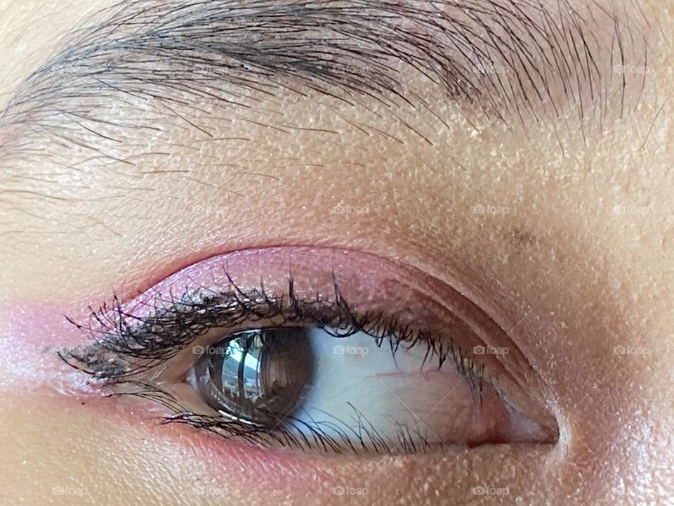 Pretty youthful eye with simple make-up