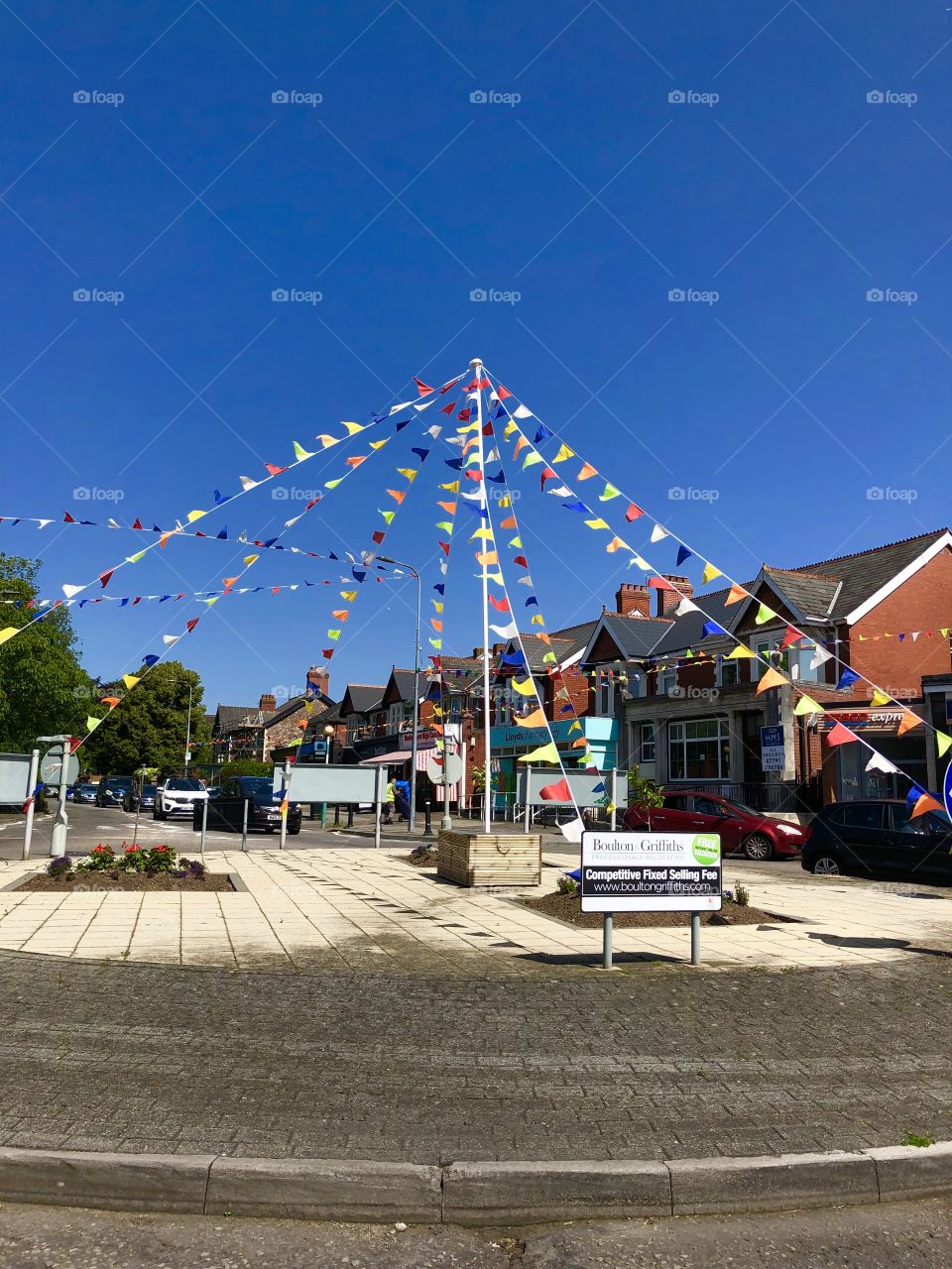 The flags are out’ cute little village in Cardiff ‘ South Wales 🏴󠁧󠁢󠁷󠁬󠁳󠁿