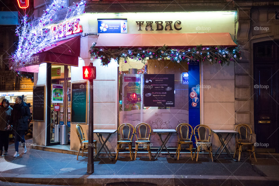 small coffe shop in paris t christmas