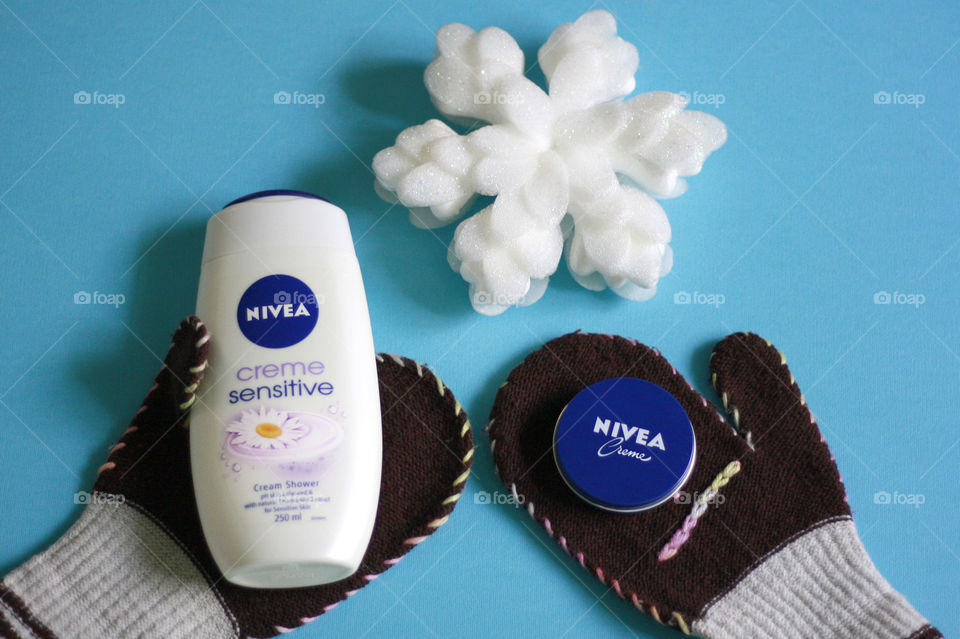 Nivea shower cream sensitive and Nivea hand creme, Christmas.