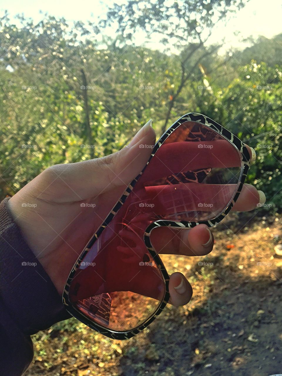 Óculos que muda de cor sensacional 😻