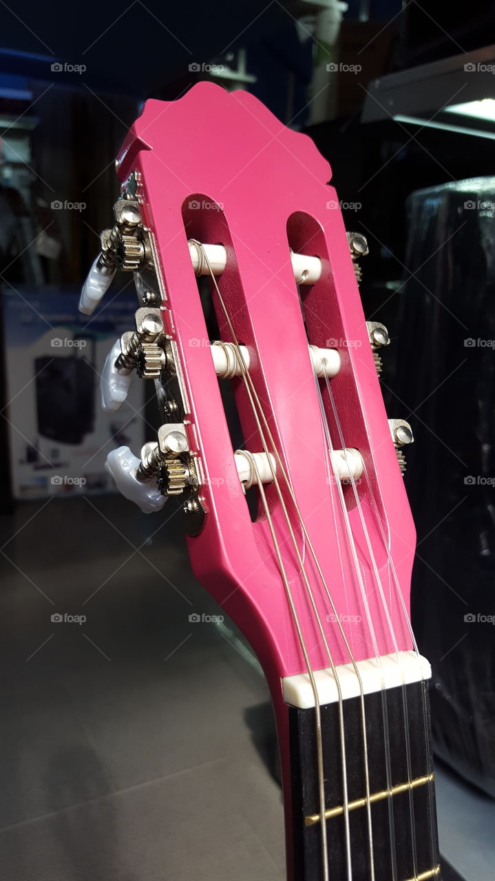 chitara clasica roz, cheile chitari