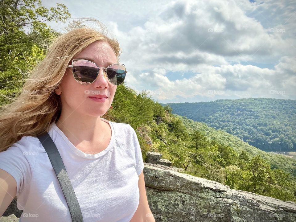 Enjoying gorgeous views from Buzzard Rock overlook in Kentucky 