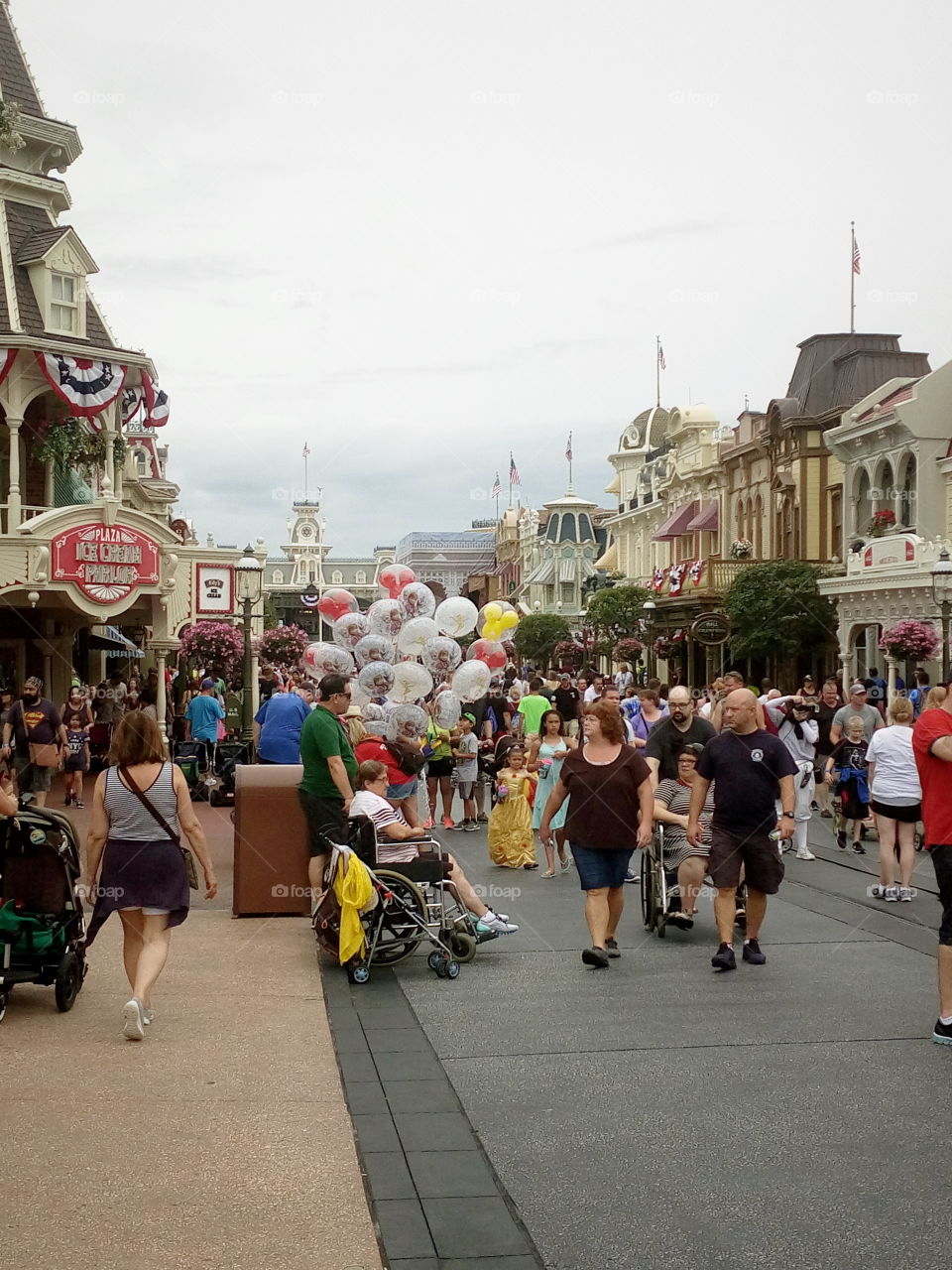 Disney world... A place where u relive your childhood... Forget your responsibility and learn that happiness relies on small things in the world.. You just cannot resist Smiling after looking at the excitement of the kids and see them buying balloons... Loved this place...
