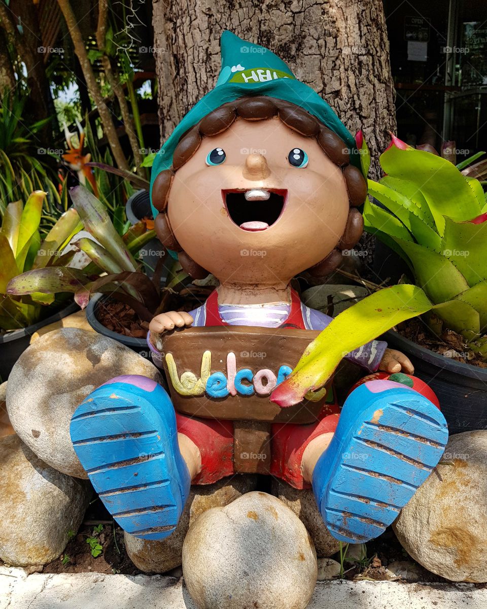 The statue, welcome sign in the park