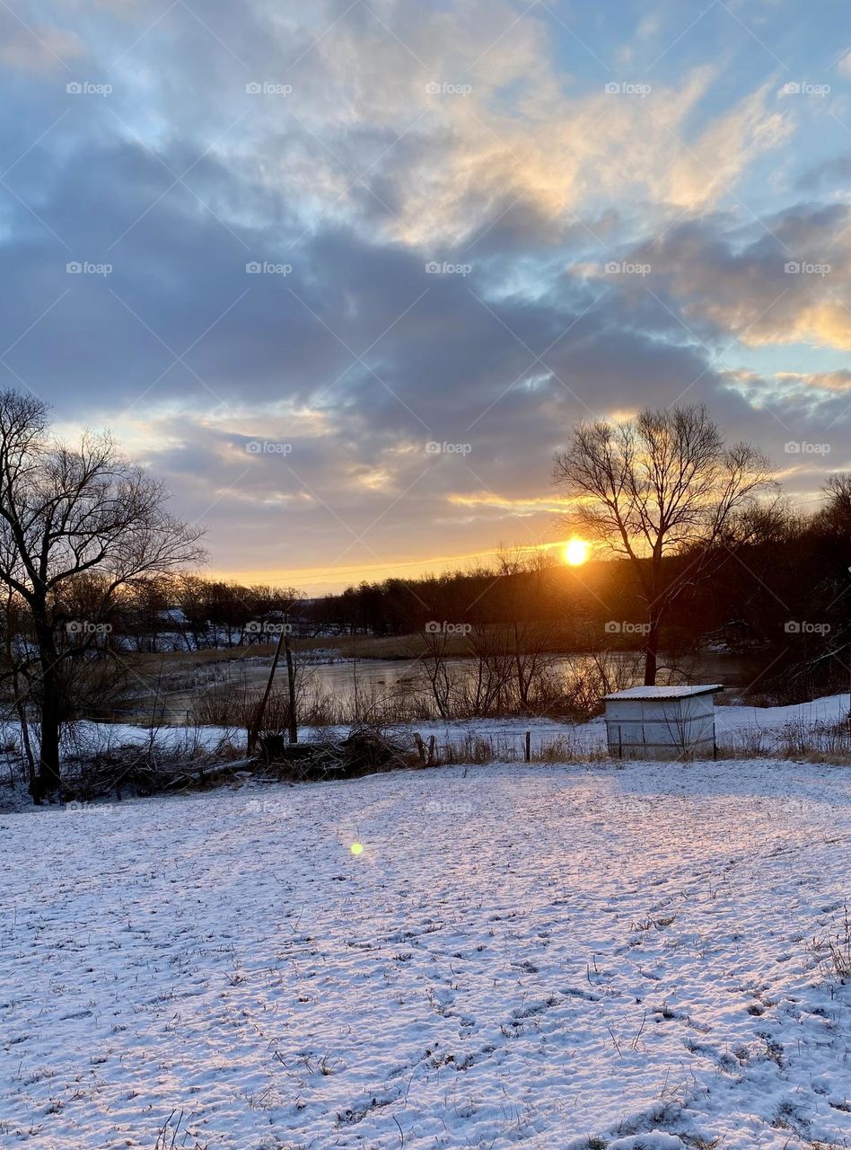 Восхитительное зимнее утро в деревне 