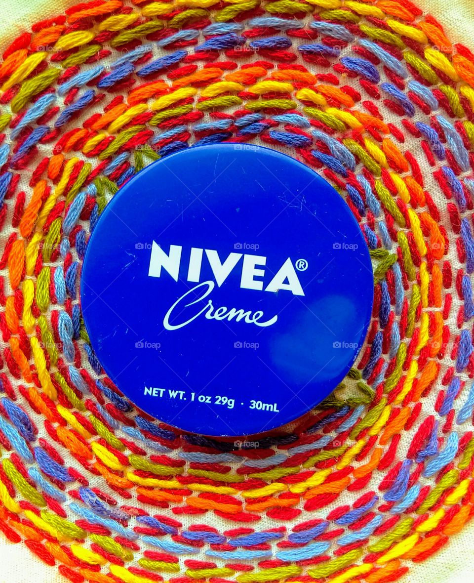 Rainbow Nivea creme