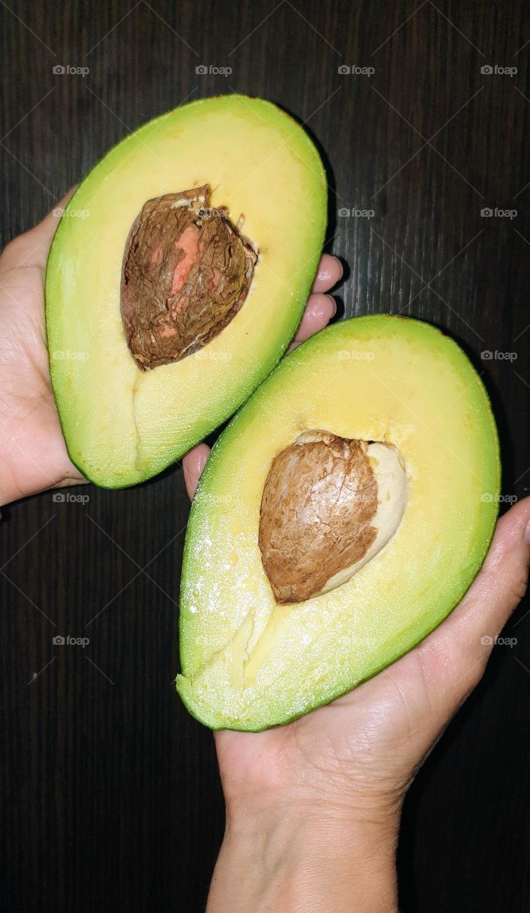 Avocado is fruit and vegetable at the same time. An exquisite and mild hazelnut flavor and a tender and creamy consistency allow it to be combined with any food.