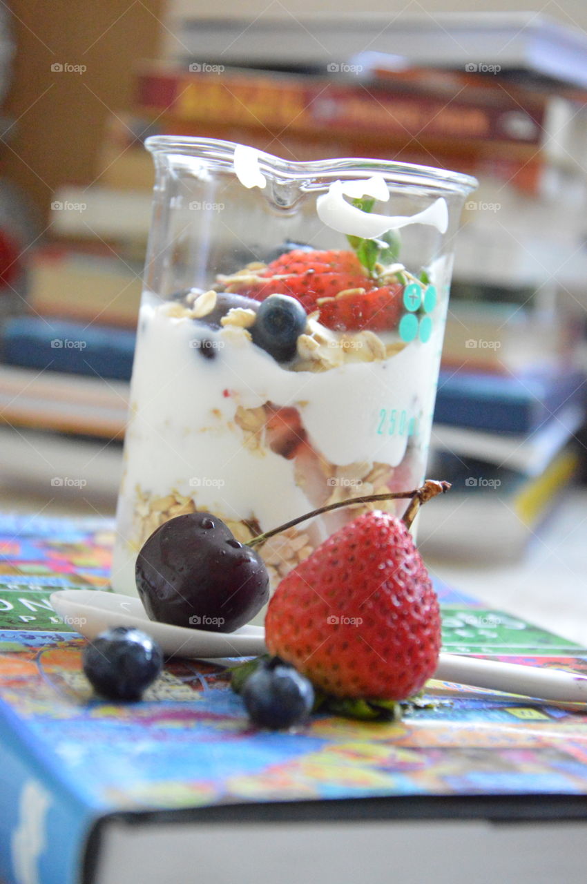 Muesli with berries 