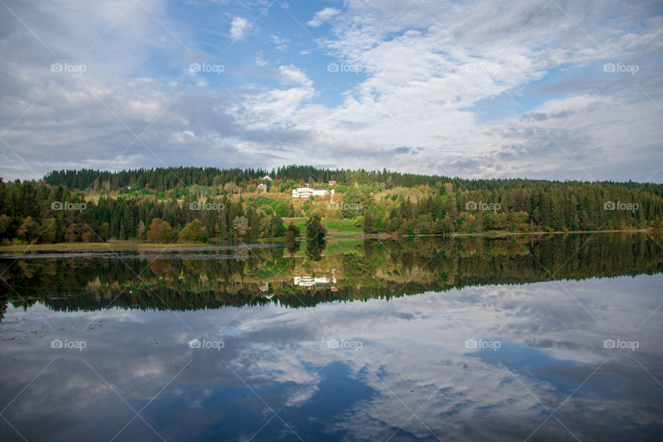 Beautiful reflections on Lianvatnet lake