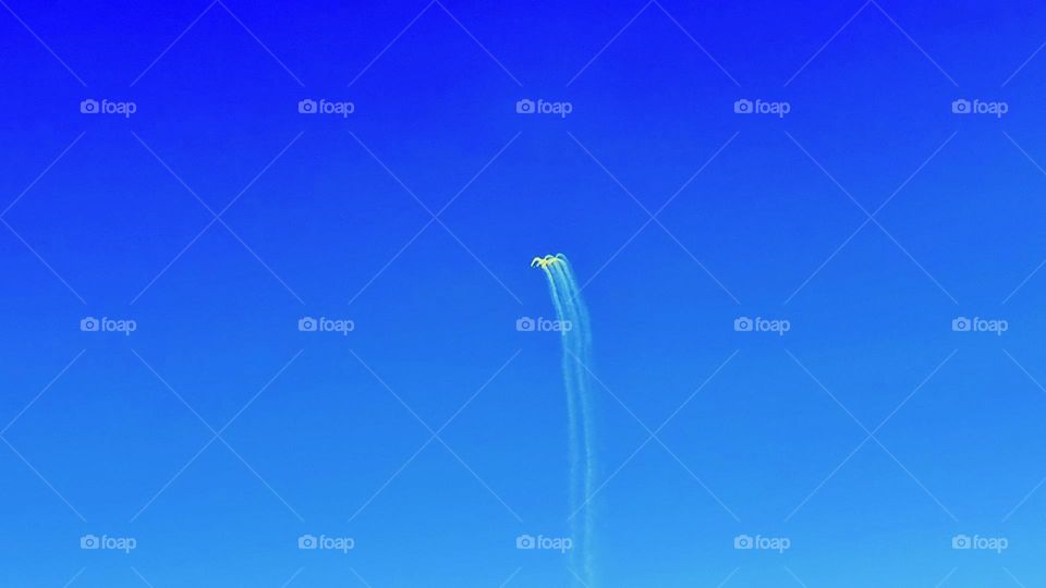 landing gear wings cockpit vacation commercial airplane international tourism cruise occupation team people mechanical work equipment flame stunt aerodrome job helmet clouds vehicle repair black detail ground aircraft maintenance departure modern tec