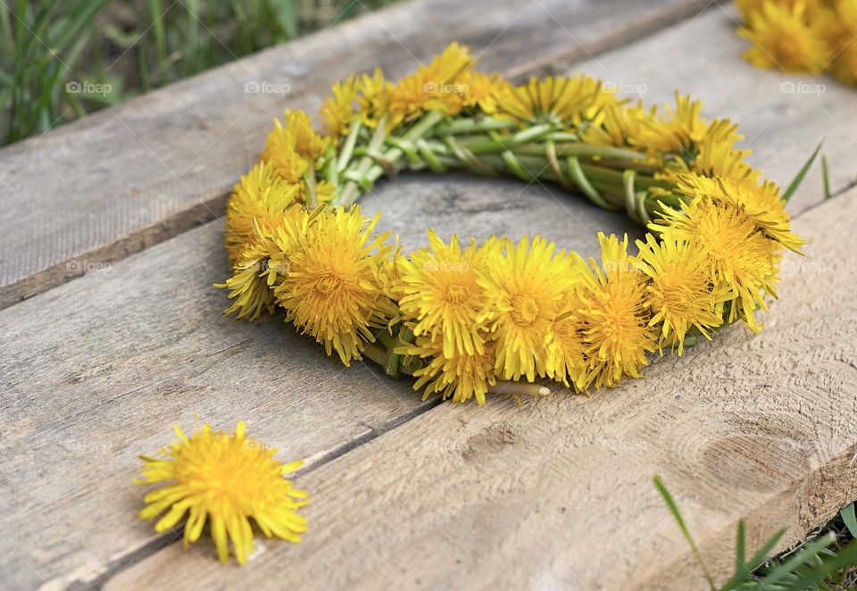 summer dandelion wreath