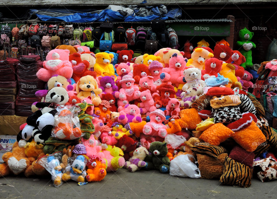 Market place, lots of teddy bears