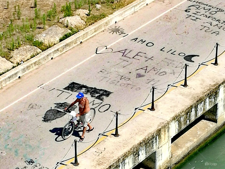 MESSAGES ON THE ROAD