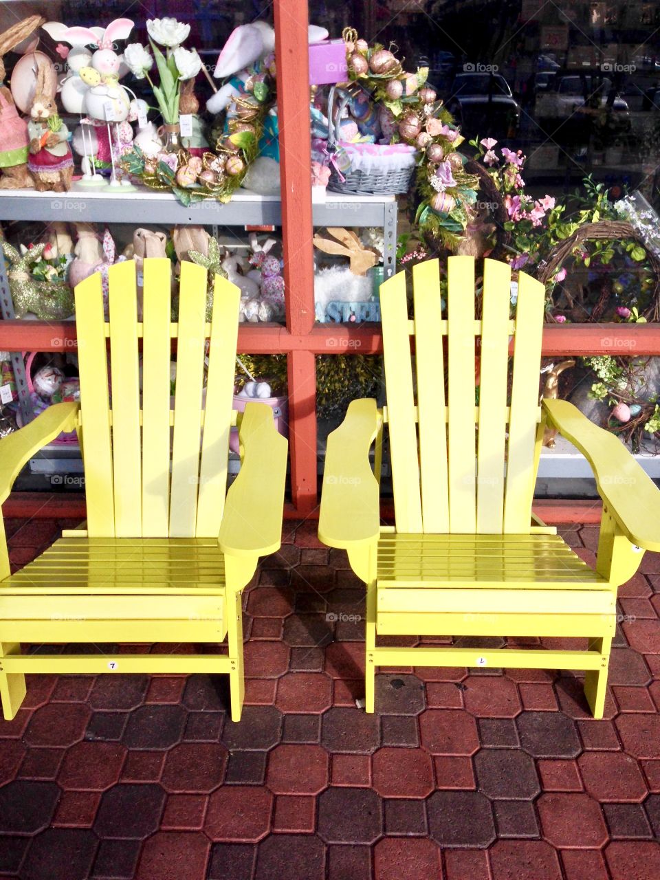 Wooden Yellow Chairs


Published by:
HappyBrownMonkey 