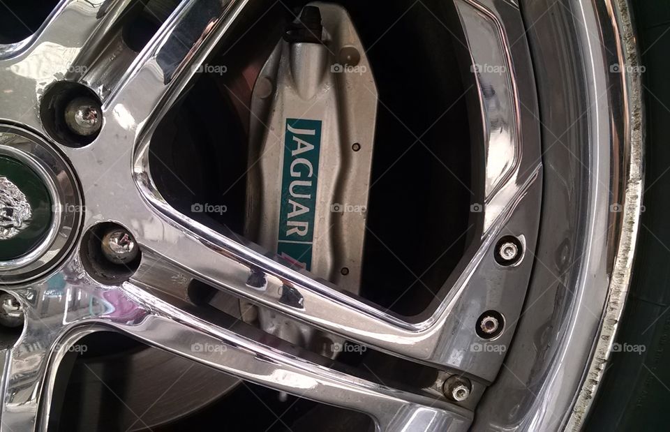 Jaguar close-up of the rim and disc breaks.