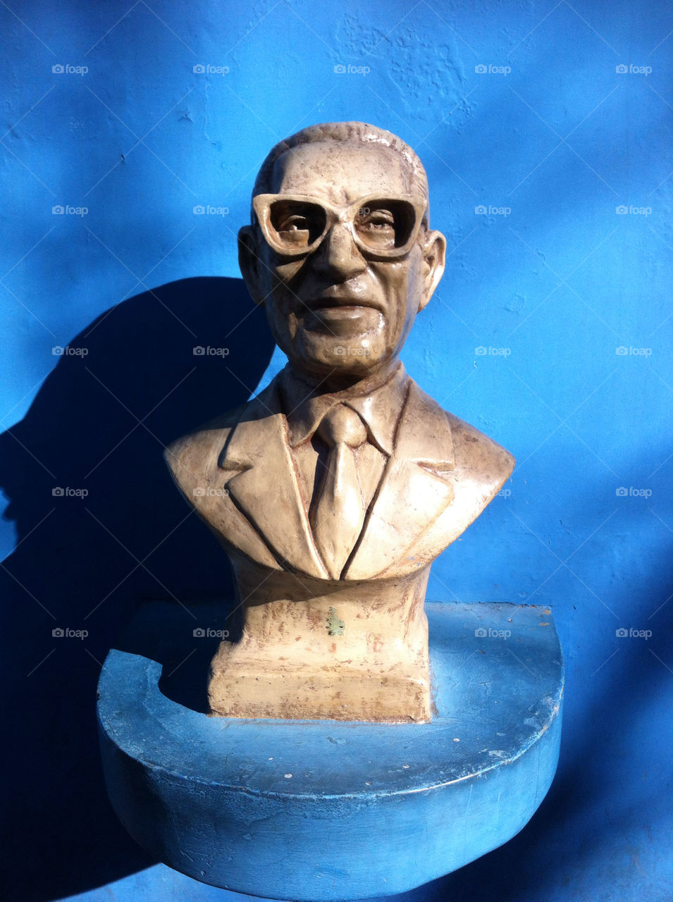 blue glasses statue argentina by hankhollis