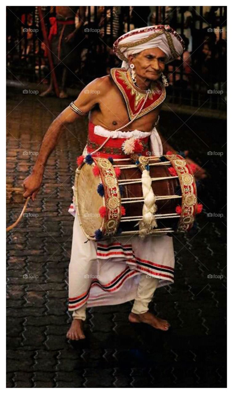 srilankan kandyan drummer