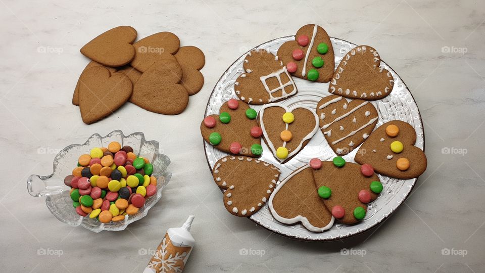 Gingerbread with colorful chocolate candy 