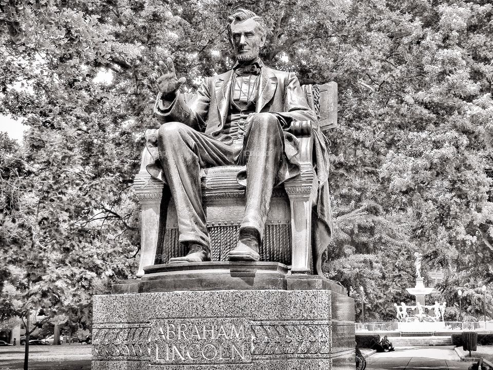 Abe Lincoln statue in black and white 