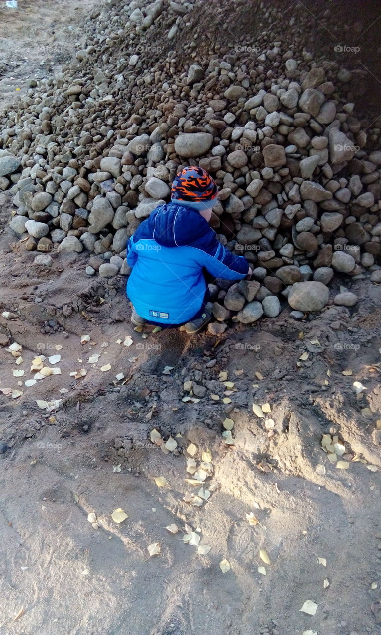 play with rocks
