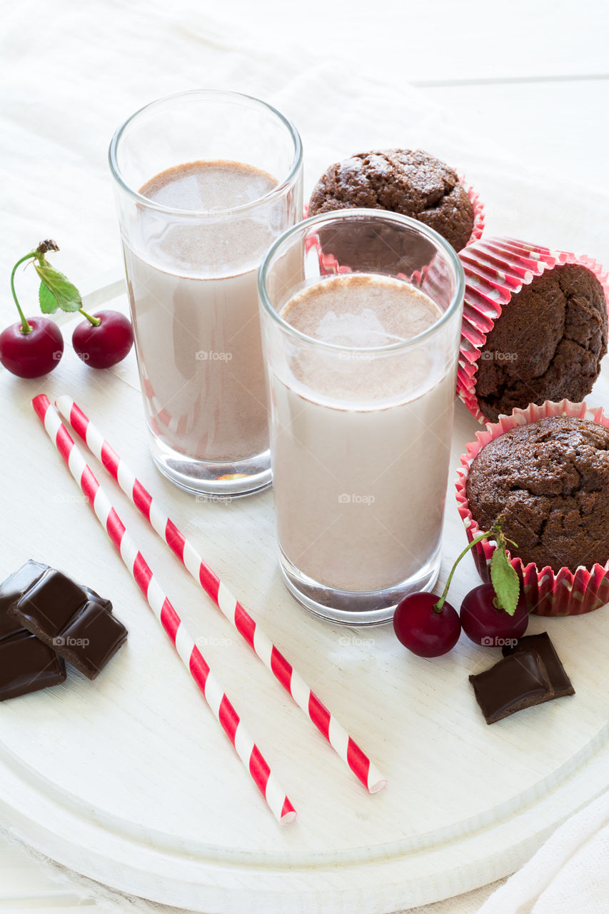 Chocolate cocktails and muffins