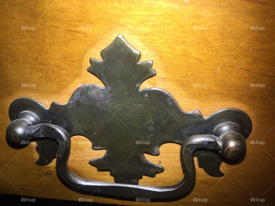 Colonial drawer pull

