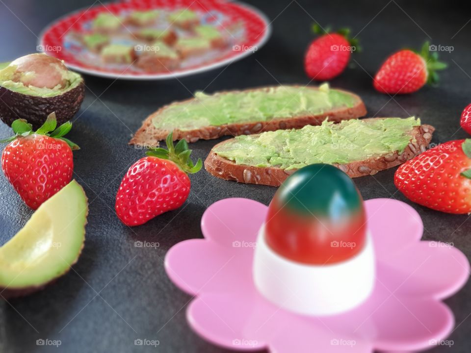 Avocado Sandwich and Strawberries
