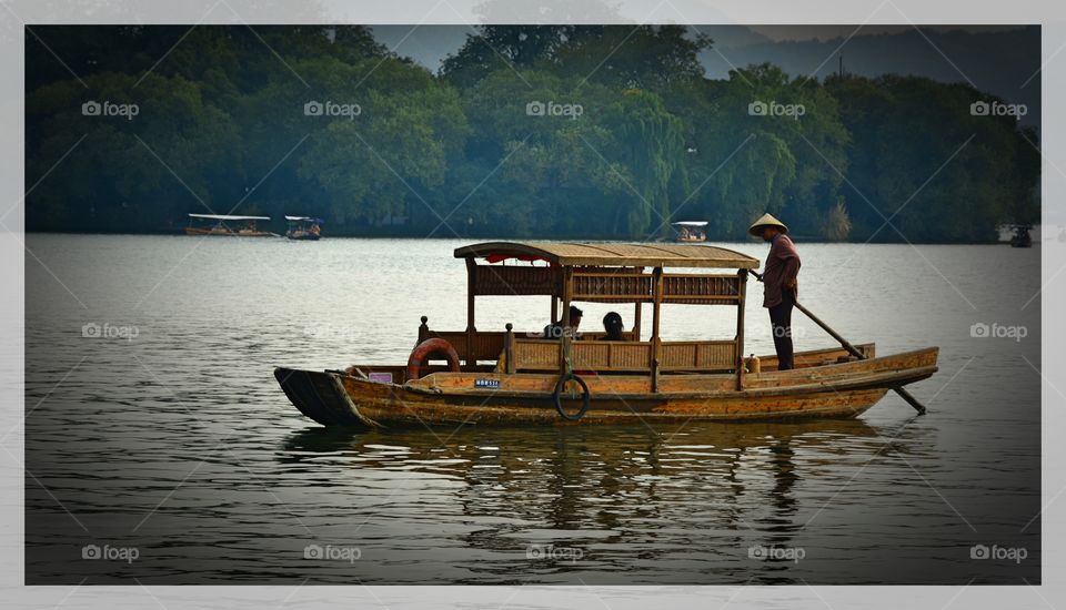 杭州西湖船。boat on the West Lake in Hangzhou 