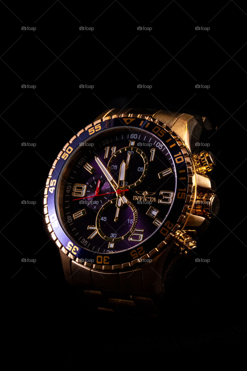 Stylish and Luxurious of Men's Gold Watch
