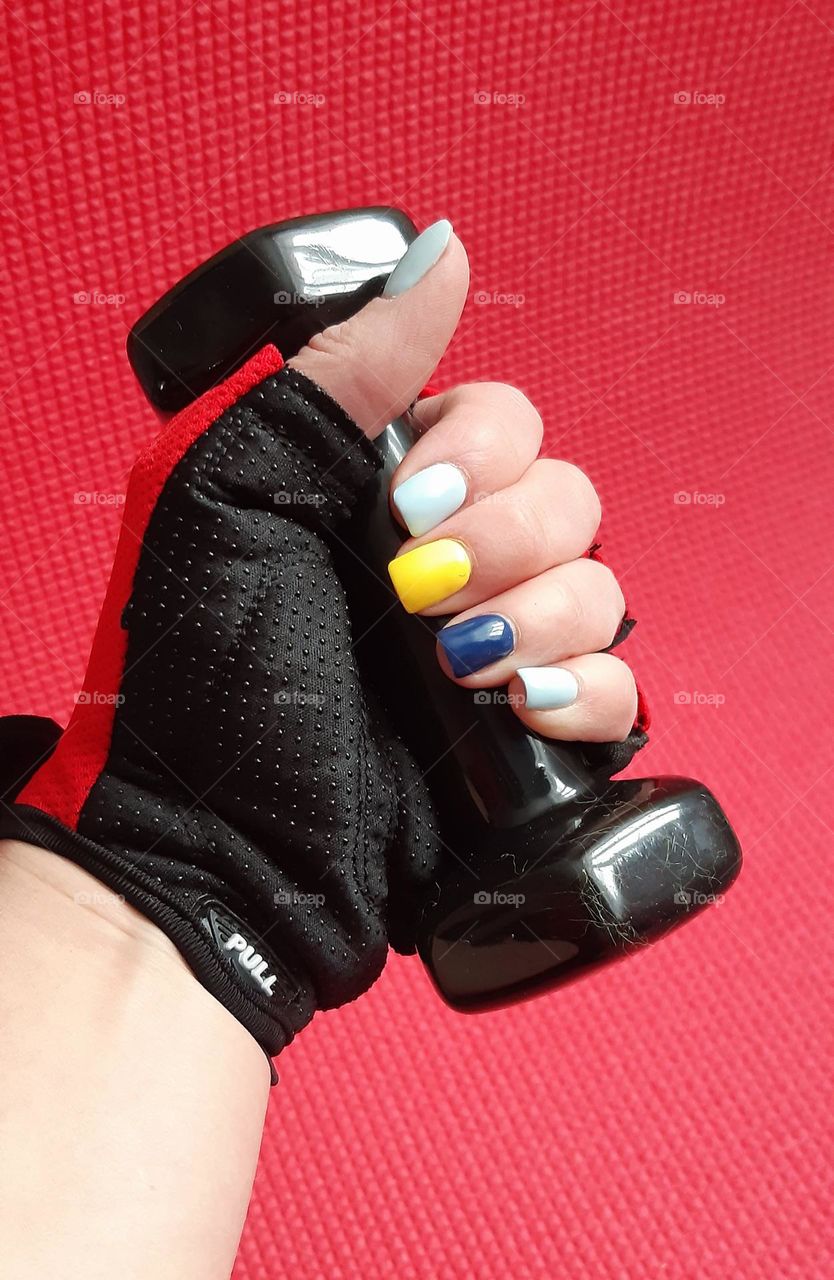 manicure: be strong like Ukraine