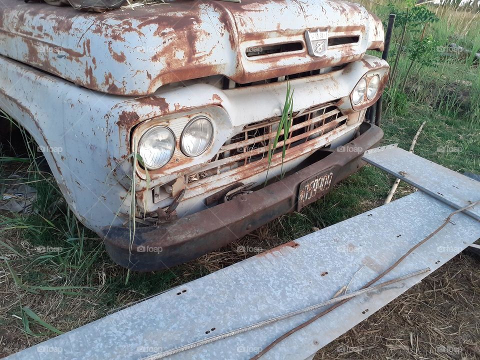 camioneta vieja abandonada